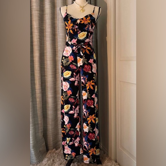 New with Tag. Guess Jumpsuit Size XS - Picture 2 of 9